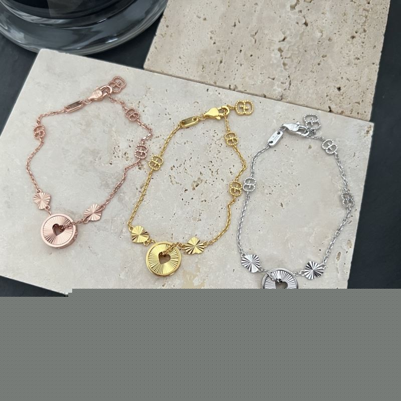 G*u*i bracelets